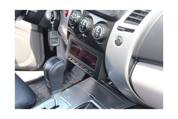 Переходная рамка для Mitsubishi Pajero Sport 2008 - для переноса бортового компьютера вниз